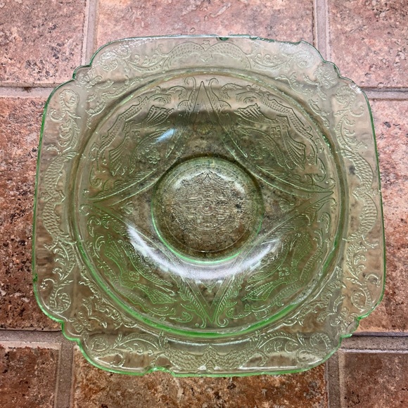 Vintage Federal Glass Madrid Pattern Green Depression Uranium Glass Bowl - Picture 3 of 8